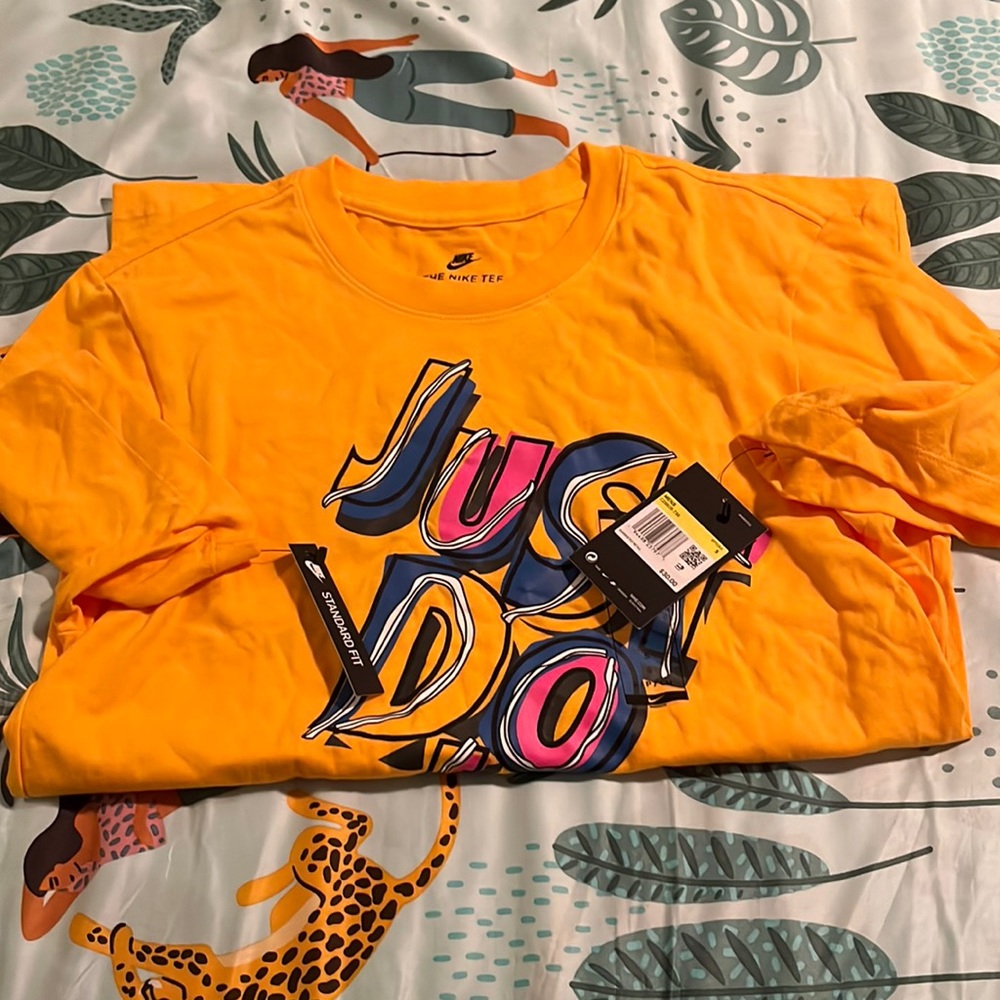 New with tags, Nike t-shirt